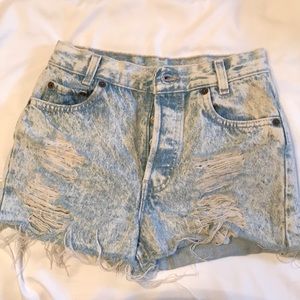 Distressed levi shorts